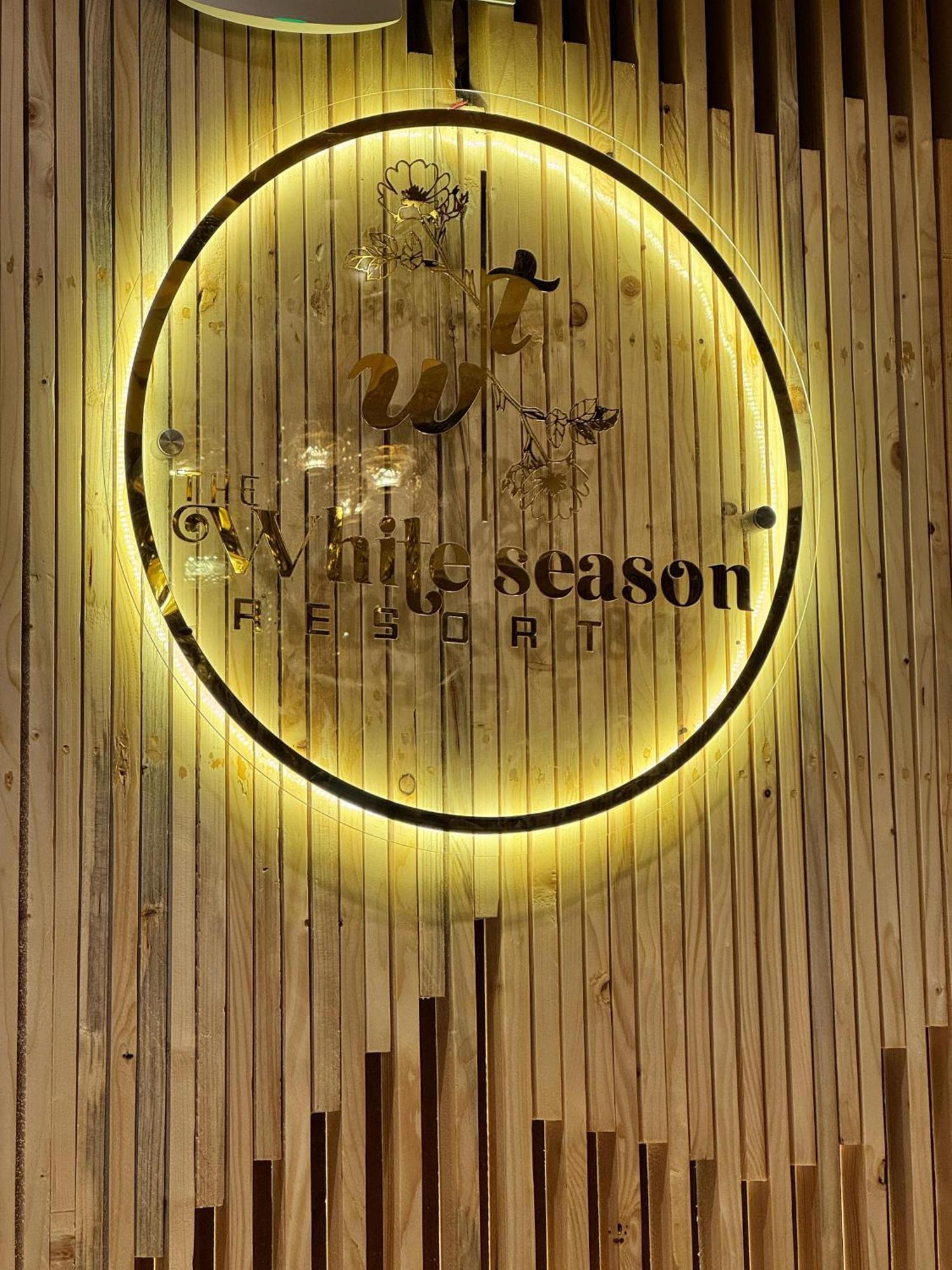 Hotel White Season - Mountain View With Premium # Luxury In